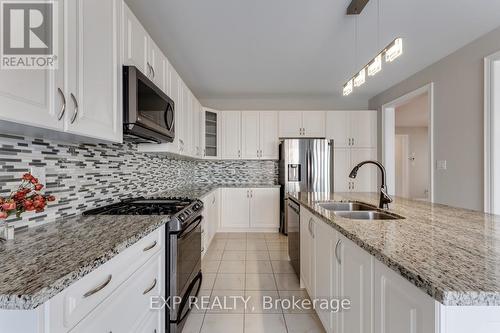 Main - 6 Deepwood Crescent, East Gwillimbury, ON - Indoor Photo Showing Kitchen With Double Sink With Upgraded Kitchen