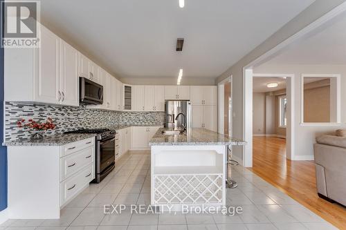 Main - 6 Deepwood Crescent, East Gwillimbury, ON - Indoor Photo Showing Kitchen With Upgraded Kitchen