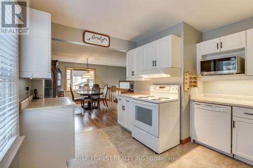 226 Oakland Avenue, London, ON - Indoor Photo Showing Kitchen