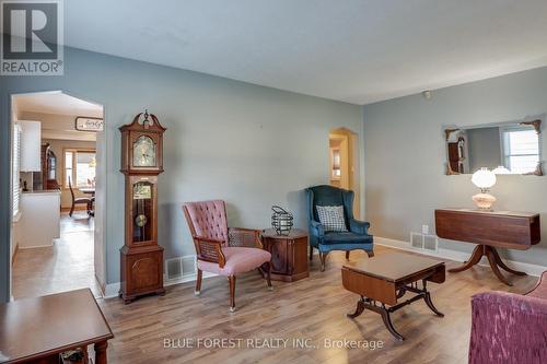 226 Oakland Avenue, London, ON - Indoor Photo Showing Living Room