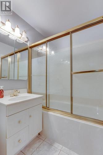 226 Oakland Avenue, London, ON - Indoor Photo Showing Bathroom