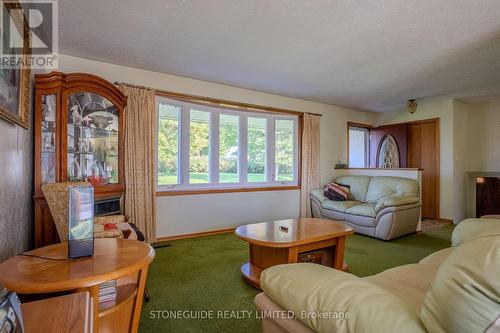 527 Lily Lake Road, Smith-Ennismore-Lakefield, ON - Indoor Photo Showing Living Room