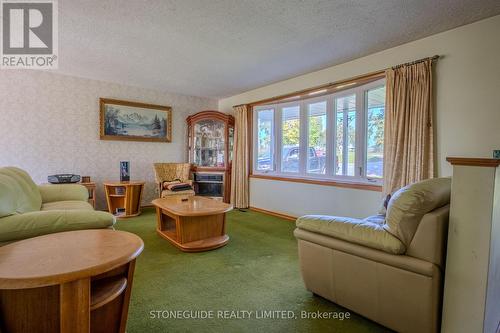 527 Lily Lake Road, Smith-Ennismore-Lakefield, ON - Indoor Photo Showing Living Room