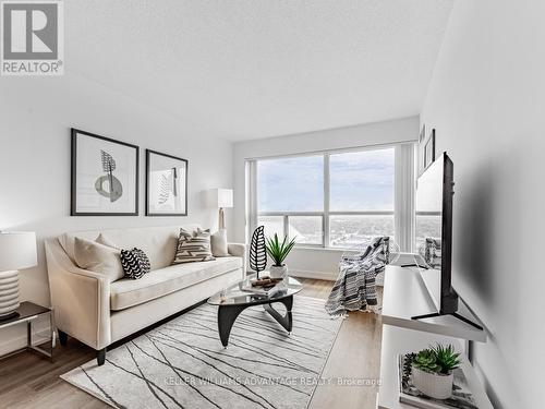 3308 - 38 Lee Centre Drive, Toronto, ON - Indoor Photo Showing Living Room