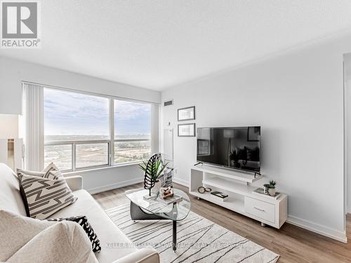 3308 - 38 Lee Centre Drive, Toronto, ON - Indoor Photo Showing Living Room