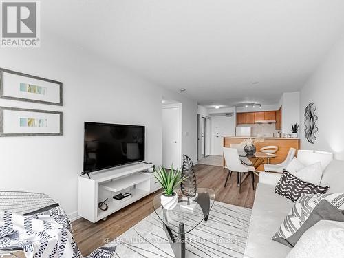 3308 - 38 Lee Centre Drive, Toronto, ON - Indoor Photo Showing Living Room