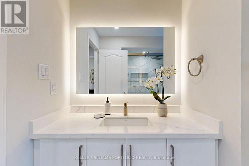 30 Country Drive Lane, Vaughan, ON - Indoor Photo Showing Bathroom