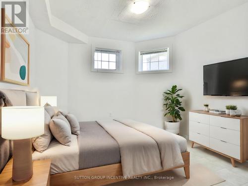 4 Shalom Way, Barrie (Painswick South), ON - Indoor Photo Showing Bedroom