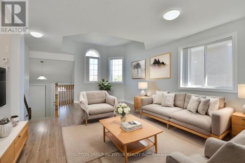 4 Shalom Way, Barrie (Painswick South), ON - Indoor Photo Showing Living Room