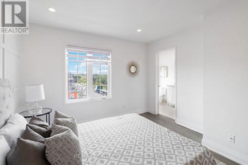 2466 Adamvale Crescent, Oakville, ON - Indoor Photo Showing Bedroom