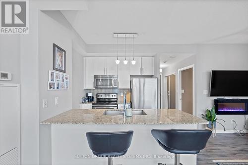 1701 - 4099 Brickstone Mews, Mississauga (Creditview), ON - Indoor Photo Showing Kitchen With Upgraded Kitchen