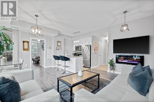 1701 - 4099 Brickstone Mews, Mississauga, ON - Indoor Photo Showing Living Room