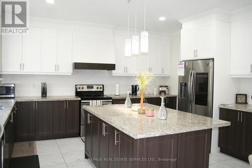 1685 Emberton Way, Innisfil, ON - Indoor Photo Showing Kitchen With Stainless Steel Kitchen With Upgraded Kitchen