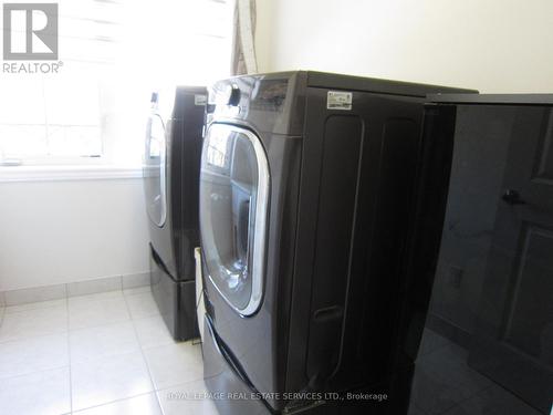 1685 Emberton Way, Innisfil, ON - Indoor Photo Showing Laundry Room