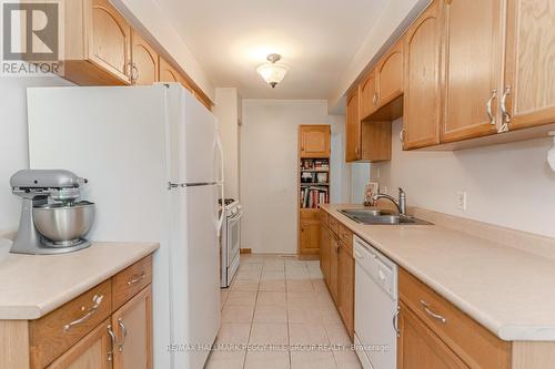 281 Browning Trail, Barrie, ON - Indoor Photo Showing Kitchen With Double Sink