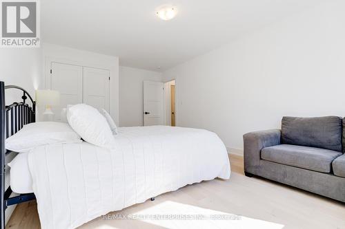 61 Wheatfield Road, Barrie, ON - Indoor Photo Showing Bedroom