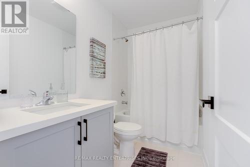 61 Wheatfield Road, Barrie, ON - Indoor Photo Showing Bathroom