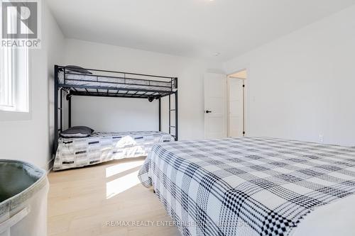 61 Wheatfield Road, Barrie, ON - Indoor Photo Showing Bedroom