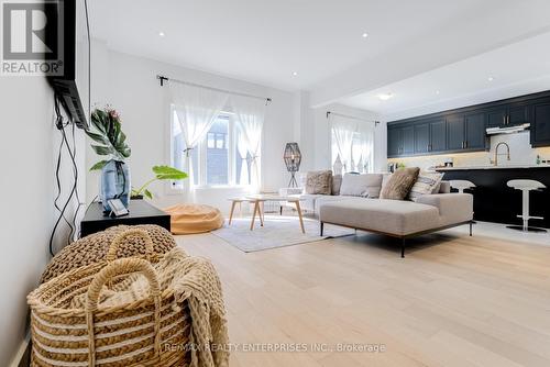 61 Wheatfield Road, Barrie, ON - Indoor Photo Showing Living Room