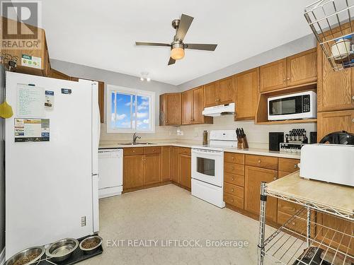 5137 Boundary Road E, Hamilton Township (Bewdley), ON - Indoor Photo Showing Kitchen With Double Sink