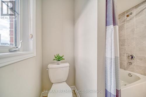 1525 Harker Street, Innisfil, ON - Indoor Photo Showing Bathroom