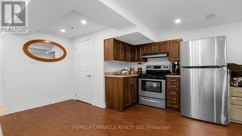 10 Highland Trail, Brampton, ON - Indoor Photo Showing Kitchen