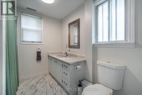 6 Woods Avenue, Kawartha Lakes, ON - Indoor Photo Showing Bathroom