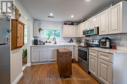 6 Woods Avenue, Kawartha Lakes, ON - Indoor Photo Showing Kitchen