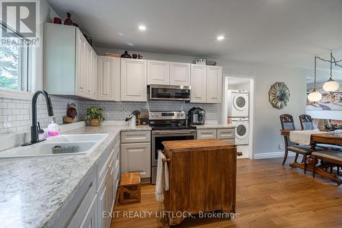 6 Woods Avenue, Kawartha Lakes, ON - Indoor Photo Showing Kitchen