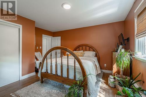 6 Woods Avenue, Kawartha Lakes, ON - Indoor Photo Showing Bedroom