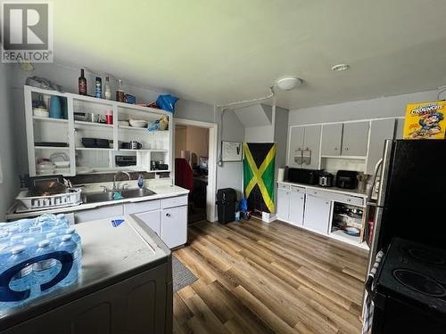 243-245 Beverly St, Sault Ste. Marie, ON - Indoor Photo Showing Kitchen