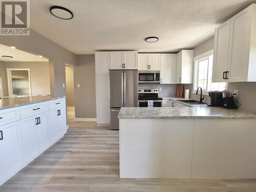 1242 Carney Street, Prince George, BC - Indoor Photo Showing Kitchen With Upgraded Kitchen