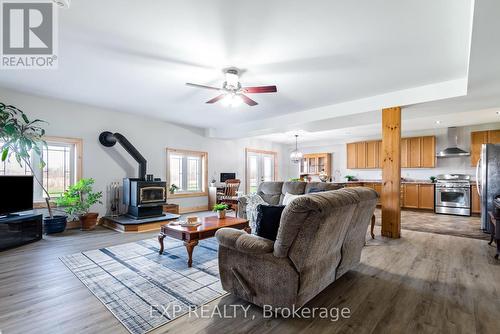 295089 8Th Line, Amaranth, ON - Indoor Photo Showing Living Room