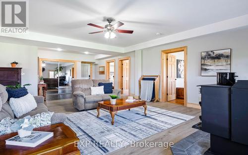 295089 8Th Line, Amaranth, ON - Indoor Photo Showing Living Room