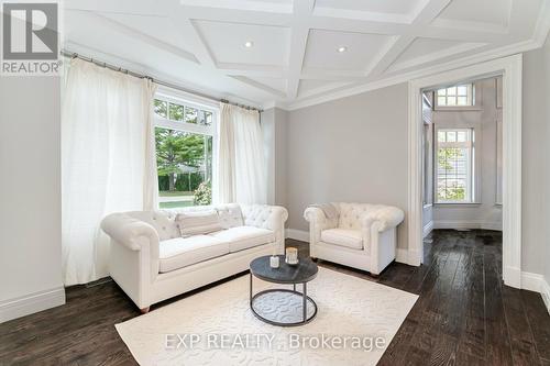 397 Bentley Road, Oakville, ON - Indoor Photo Showing Living Room