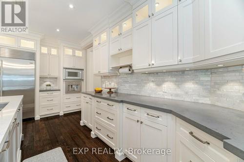 397 Bentley Road, Oakville (Eastlake), ON - Indoor Photo Showing Kitchen With Upgraded Kitchen