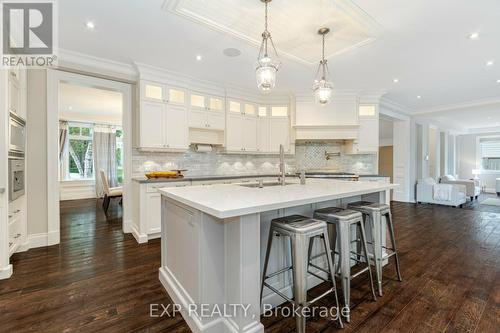 397 Bentley Road, Oakville (Eastlake), ON - Indoor Photo Showing Kitchen With Upgraded Kitchen