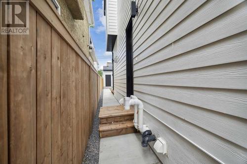 Side entrance - 528 19 Avenue Sw, Calgary, AB - Outdoor With Exterior