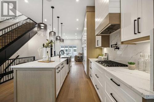 528 19 Avenue Sw, Calgary, AB - Indoor Photo Showing Kitchen With Upgraded Kitchen