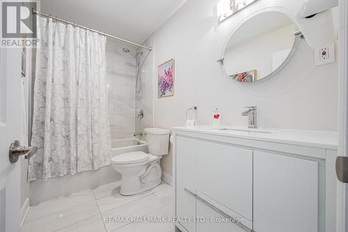 553 Pinewood Street, Oshawa, ON - Indoor Photo Showing Bathroom