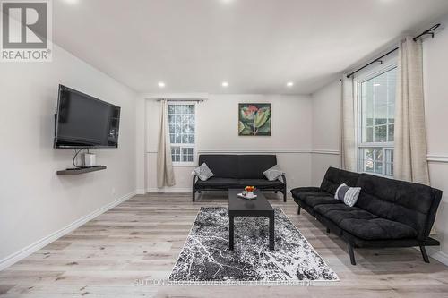 238 Church Street, Georgina, ON - Indoor Photo Showing Living Room