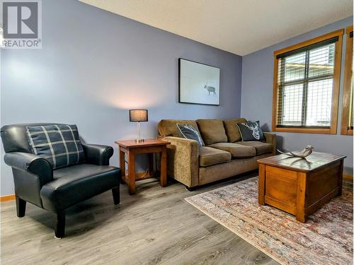 2060 Summit Drive Unit# 104, Panorama, BC - Indoor Photo Showing Living Room