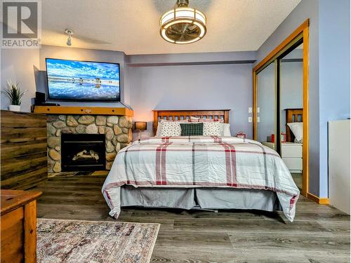 2060 Summit Drive Unit# 104, Panorama, BC - Indoor Photo Showing Bedroom