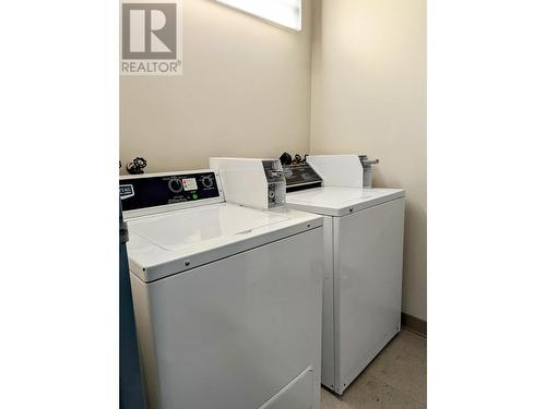 2060 Summit Drive Unit# 104, Panorama, BC - Indoor Photo Showing Laundry Room