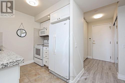 814 - 10 Northtown Way, Toronto (Willowdale East), ON - Indoor Photo Showing Kitchen