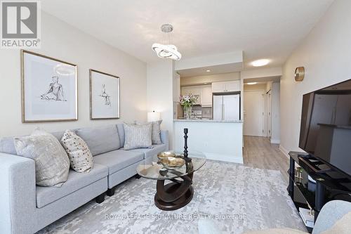 814 - 10 Northtown Way, Toronto (Willowdale East), ON - Indoor Photo Showing Living Room