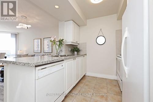 814 - 10 Northtown Way, Toronto (Willowdale East), ON - Indoor Photo Showing Kitchen