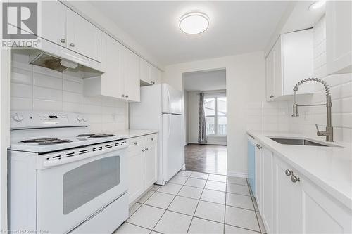 210 Glamis Road Unit# 34, Cambridge, ON - Indoor Photo Showing Kitchen