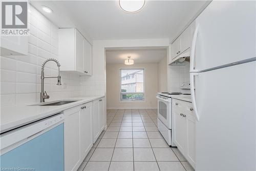 210 Glamis Road Unit# 34, Cambridge, ON - Indoor Photo Showing Kitchen