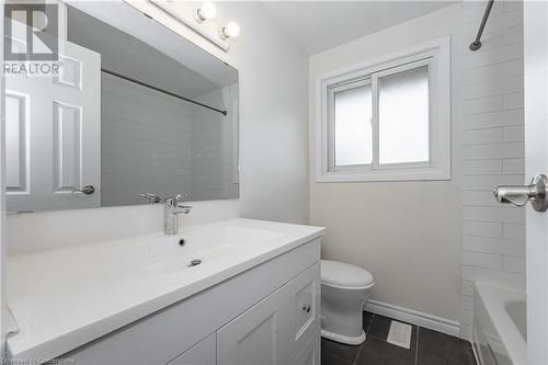 210 Glamis Road Unit# 34, Cambridge, ON - Indoor Photo Showing Bathroom